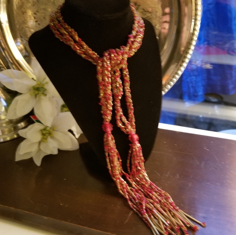 ✳Free w/ $10 purchase✳ Hand Beaded Necklace NWOT - Picture 2 of 7